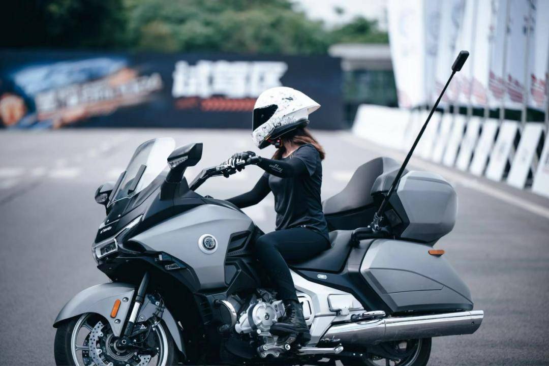 ta360联手MotoGP传奇马克马奎斯！爱游戏app网站重磅：中国品牌影石Ins(图5)