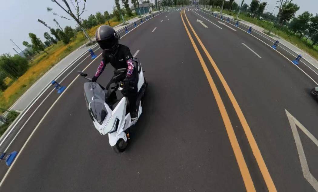 ta360联手MotoGP传奇马克马奎斯！爱游戏app网站重磅：中国品牌影石Ins(图8)