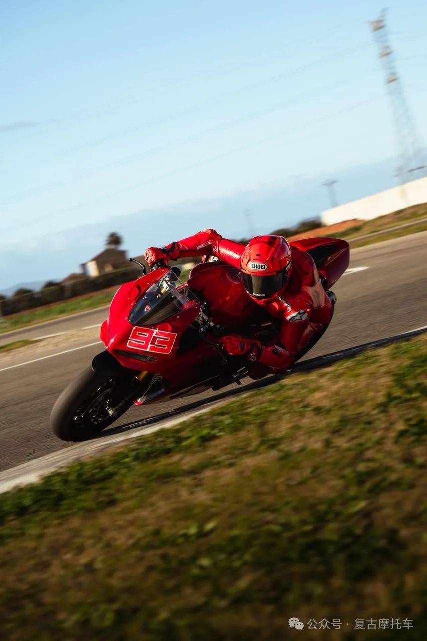 斯与影石Insta360签约成为新品牌大使爱游戏平台六届MotoGP总冠军马克·马奎(图5)