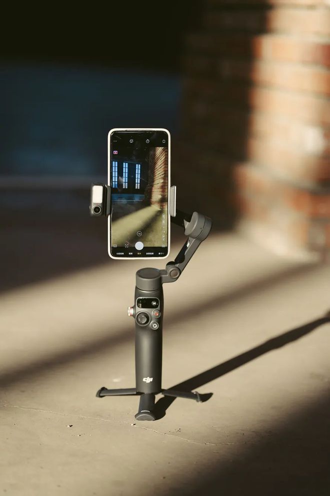 Moblie 7 Pro稳定器首发初体验！爱游戏ayx网站549元！大疆OSMO(图10)