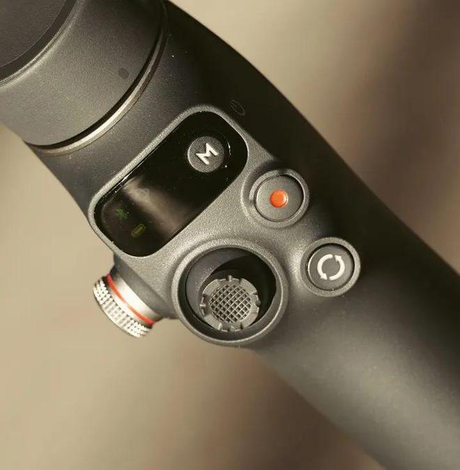 Moblie 7 Pro稳定器首发初体验！爱游戏ayx网站549元！大疆OSMO(图8)