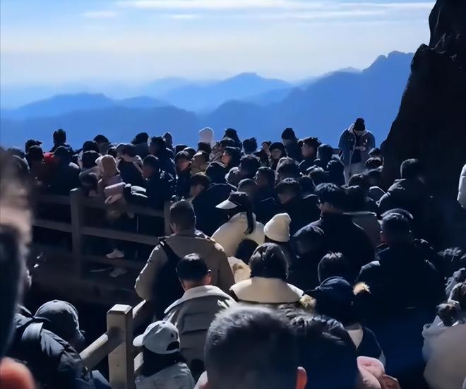 点：第四只能睡厕所第二全天排队第一是谁ayx爱游戏app五一热度最高十大景(图4)