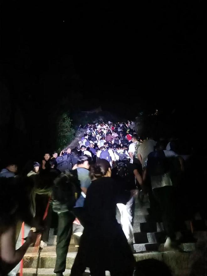 点：第四只能睡厕所第二全天排队第一是谁ayx爱游戏app五一热度最高十大景(图7)