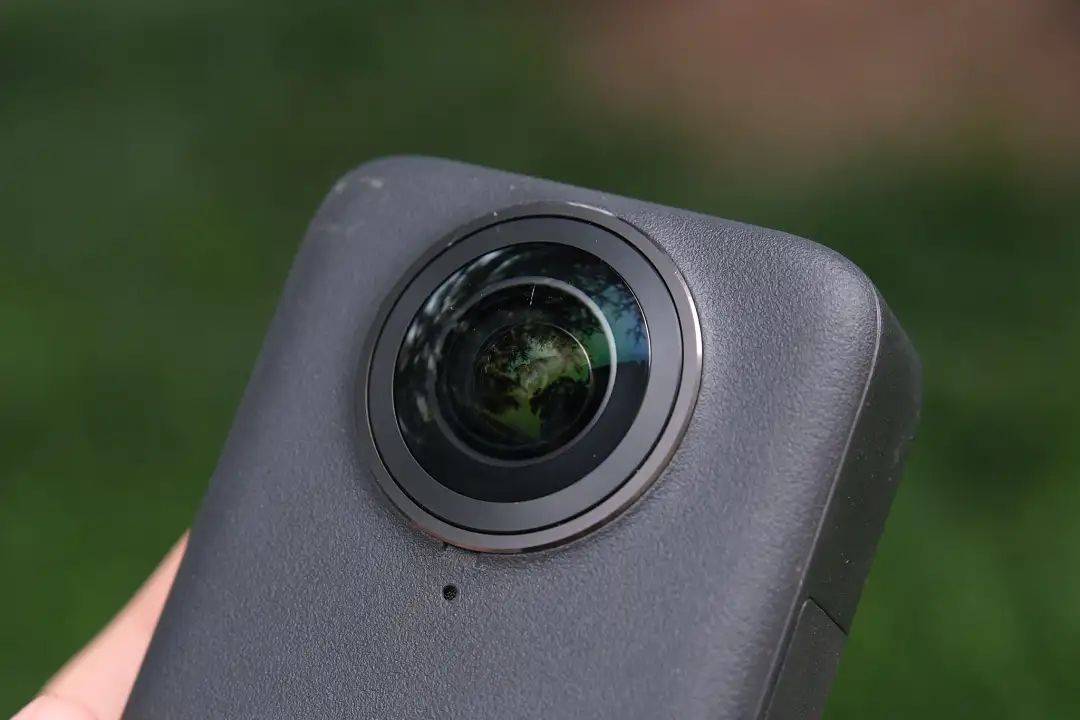 DJI OSMO360 深度评测爱游戏app上天入地从内而外：大疆(图4)